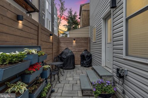 925 Lawrence St, Philadelphia PA 19122-3721 exterior