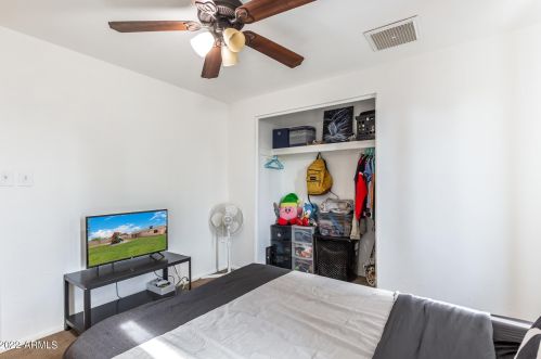 2221 61 Dr, Phoenix AZ 85033-4603 exterior