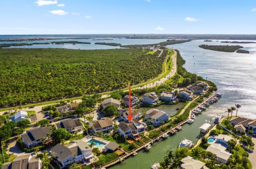 2500 Harbour Cove Dr, Fort Pierce, FL 34949-1561