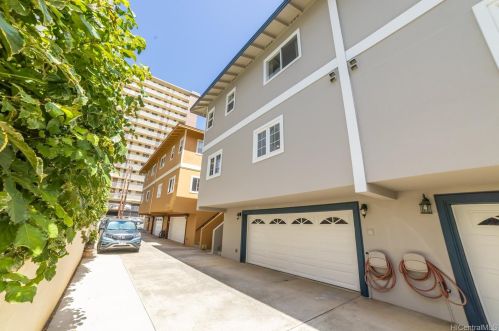 1423 Victoria St, Honolulu HI  96822-3648 exterior