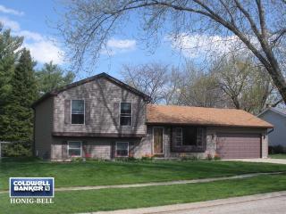 204 Windridge Dr, Volo, IL 60050-5160