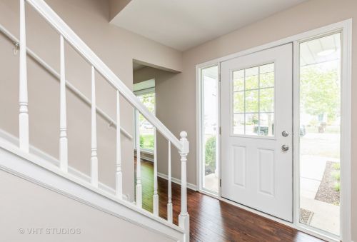 1040 Stone Crk Cir, Bull Valley IL 60014-1937 exterior