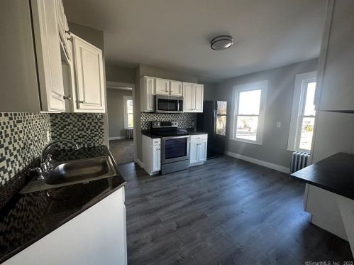 50 Myrtle St, Manchester CT  06040-5131 exterior