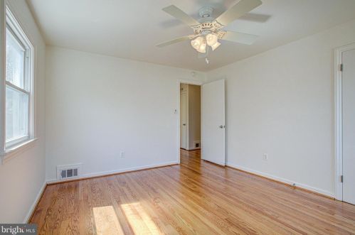 6918 Westhampton Dr, Alexandria VA 22307-1528 exterior