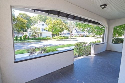 46 Roseland Ter, Springfield, MA 01106-1128