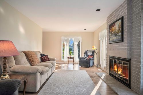 652 Ruddiman Dr, Meskegon MI 49445-2867 exterior