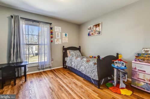 9104 Fls Chapel Way, Rockville MD 20854-2455 exterior