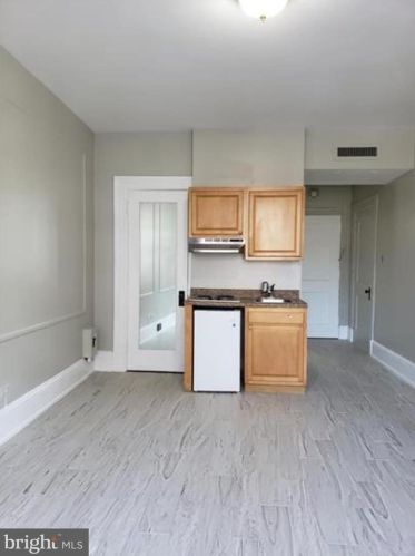 1324 Locust St, Philadelphia PA 19107-5604 exterior