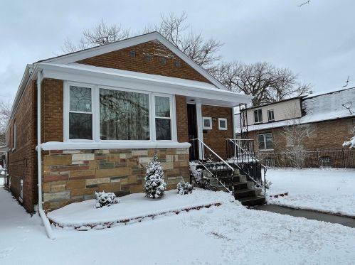 8030 Saginaw Ave, Chicago, IL 60617-1351