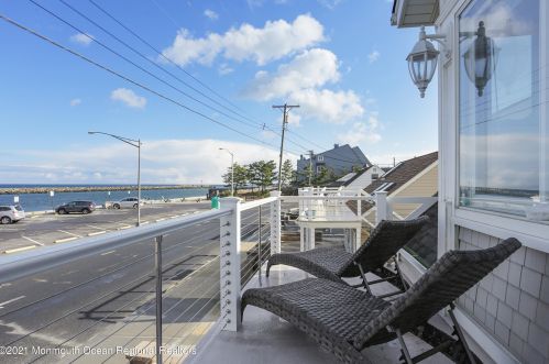 10 Inlt Dr, Point Pleasant Beach NJ 08742-2642 exterior