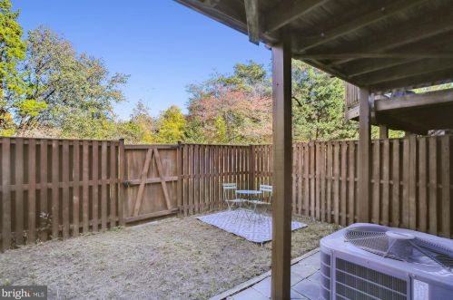 7027 Chesley Search Way, Alexandria VA 22315-4754 exterior