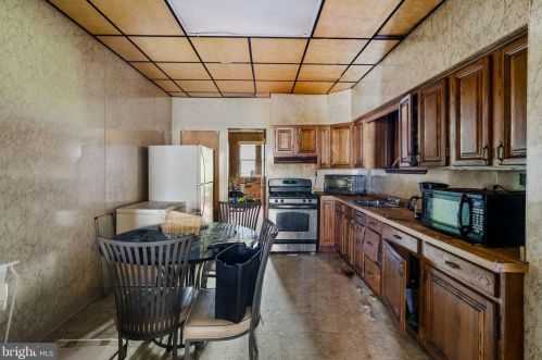 1745 19th St, Philadelphia, PA 19145-2120