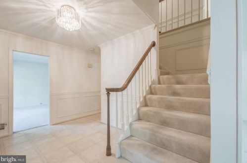 2107 Marlboro Dr, Alexandria, VA 22304-1013