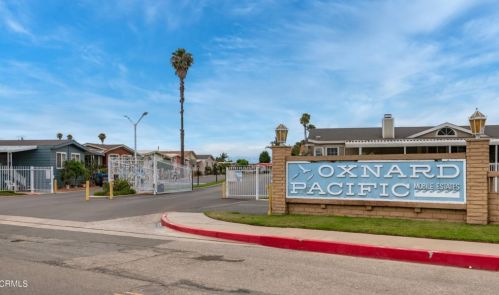 140 Rainbow Dr, Oxnard CA  93033-6922 exterior