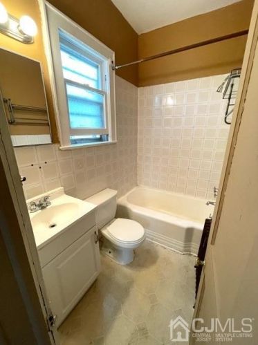 28 Stone St, New Brunswick NJ 08901-1138 exterior