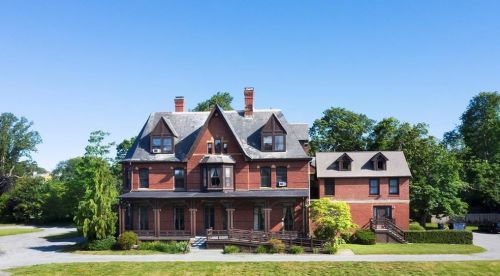 30 Red Cross Ave, Middletown RI 02840-3353 exterior