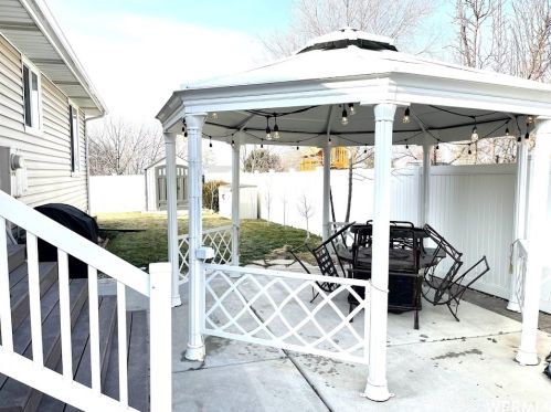 195 Shelly Louise Dr, Sandy UT 84070-4212 exterior