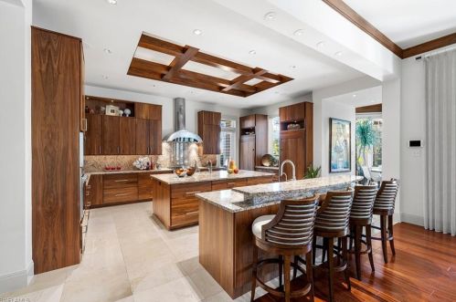 655 Bougainvillea Rd, Naples FL 34102-5545 exterior