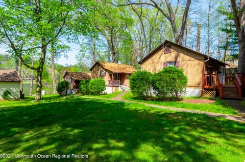 209 Pond Rd, East Freehold NJ 07728-1319 exterior