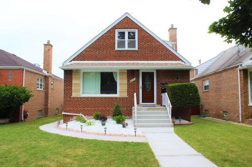 10805 Avenue, Chicago, IL 60617-6749