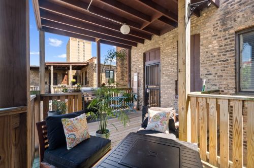 928 Sunnyside Ave, Chicago IL  60640-6023 exterior