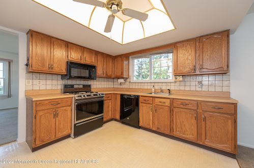 2 Cork Pl, Lacey NJ 08731-5603 exterior