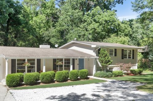 1861 Crestline Dr, Atlanta GA  30345-3871 exterior