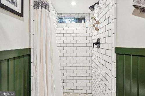 240 Fairmount Ave, Philadelphia PA  19123-2928 exterior