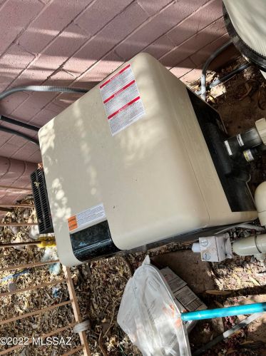 9151 Deer Trl Cir, Tucson AZ 85710-8034 exterior