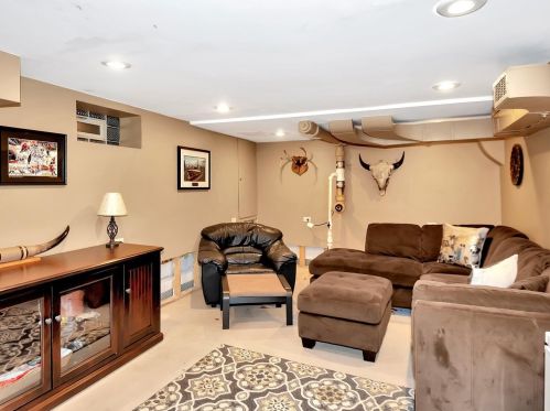 9341 Hoyne Ave, Chicago IL 60643-2028 exterior