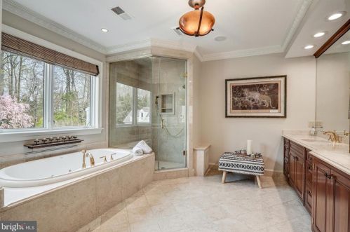 8503 Country Club Dr, Bethesda MD 20817-4579 exterior