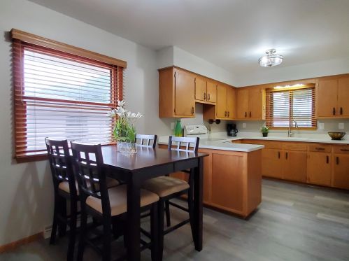 3728 93rd St, Milwaukee, WI 53228-1616