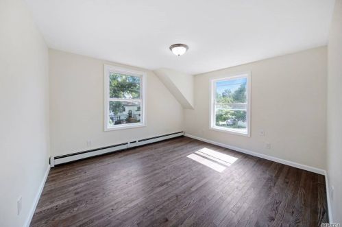 71 8 Ave, Huntington Station NY 11746-2210 exterior