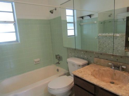 922 Governors Ave, Orlando FL 32808-7027 exterior