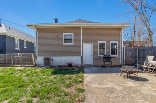 104 Seeser St, Joliet IL 60436-1642 exterior