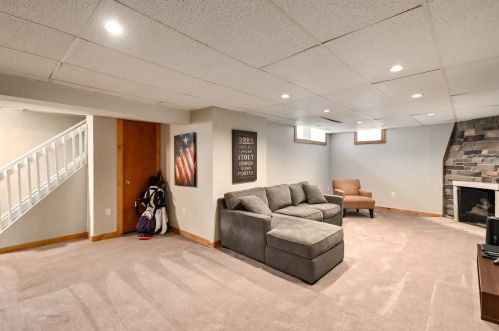 8465 Ravenswood Cir, Milwaukee WI 53226-4653 exterior