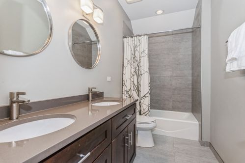 4123 Ridgeway Ave, Chicago IL 60618-2120 exterior