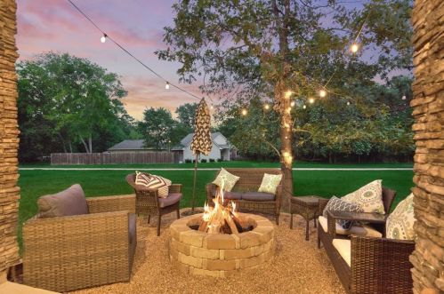 12122 Hawthorne Dr, Montgomery, TX 77356-8958