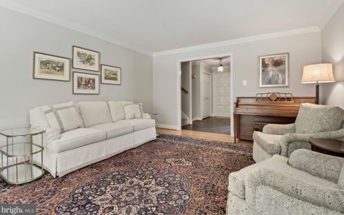 7701 Midday Ln, Alexandria VA 22306-2522 exterior