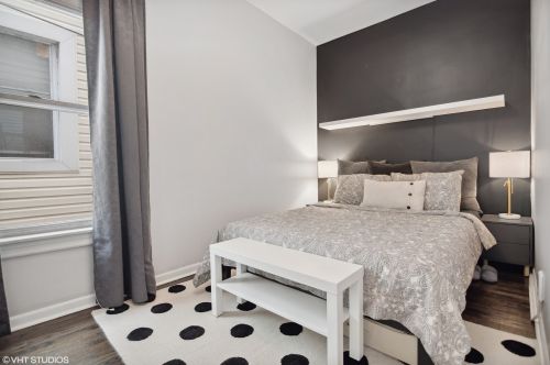 2853 Elston Ave, Chicago IL 60618-5843 exterior