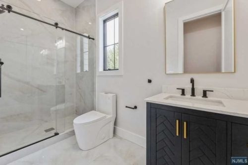 32 Pleasant St, Haworth NJ  07641-1929 exterior