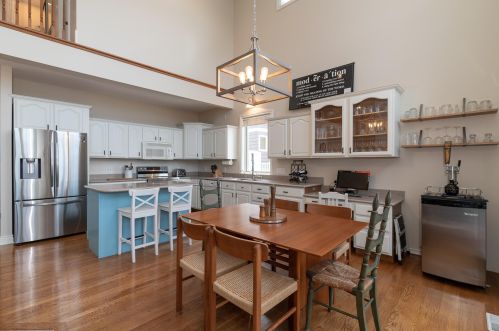 952 Eagle Lk Dr, Kalamazoo MI 49009-8429 exterior