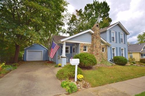 427 Oak St, Fenton, MI 48430-2345