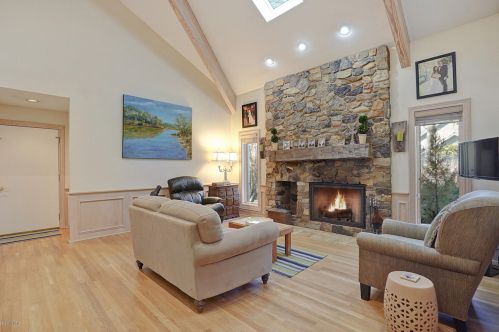 7383 Buccaneer Dr, Grand Rapids MI 49546-9104 exterior