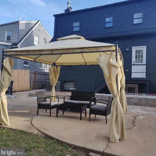 5020 Hanna Pl, Washington DC  20019-5818 exterior