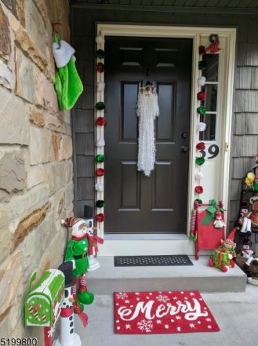 39 Oriole Dr, Hackettstown, NJ 07840-3121