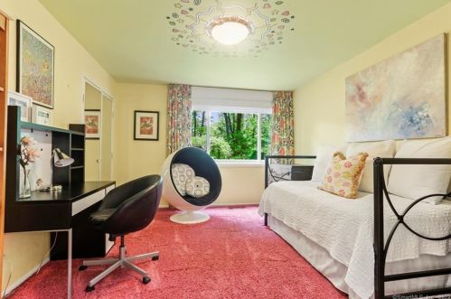 10 Hockanum Rd, Westport CT 06880-2121 exterior