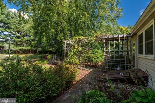 233 Old State Rd, Limerick PA 19468-3116 exterior