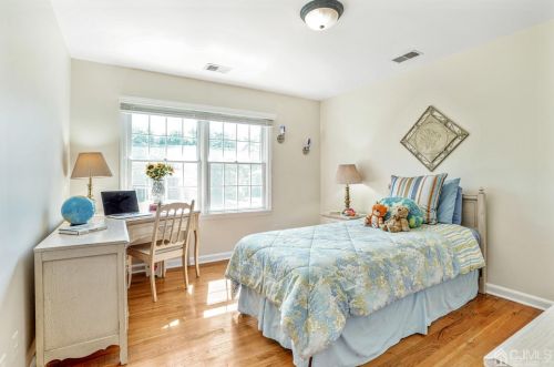 29 Clive Hills Rd, Edison NJ 08820-3657 exterior