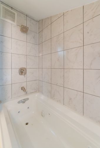 7225 Bennett Ave, Chicago IL  60649-2905 exterior